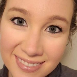 Meet your Posher, Angelika. Makeup and Skincare